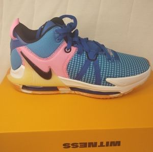 Nike LeBron witness 7 size 10 mens US 11.5 women's US